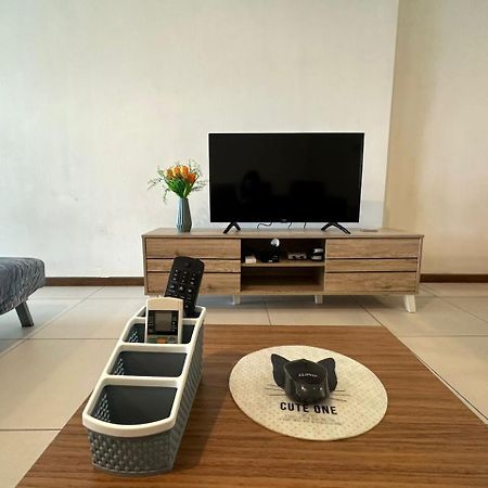Landmark Stunning High Floor Coast View Studio #Netflix #Fast Wifi Tanjung Tokong Екстериор снимка