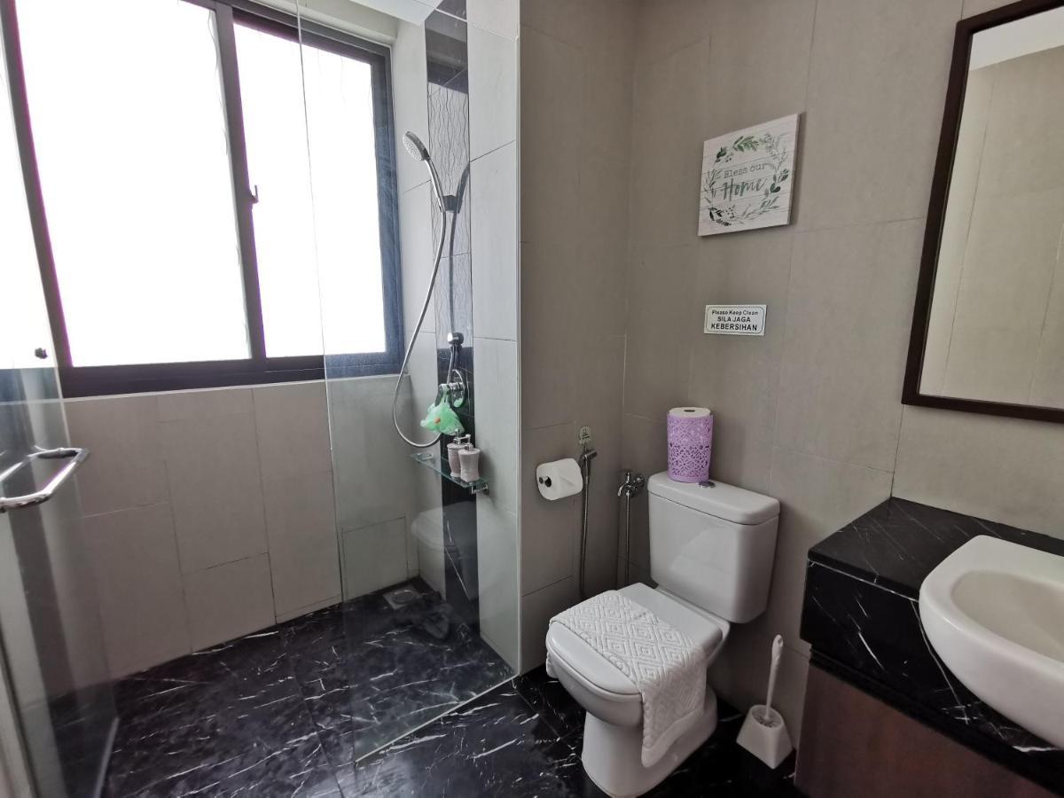 Landmark Stunning High Floor Coast View Studio #Netflix #Fast Wifi Tanjung Tokong Екстериор снимка