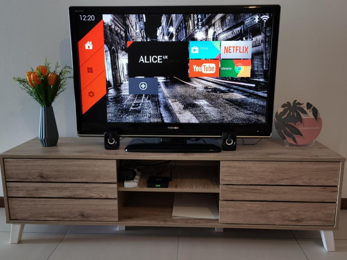 Landmark Stunning High Floor Coast View Studio #Netflix #Fast Wifi Tanjung Tokong Екстериор снимка