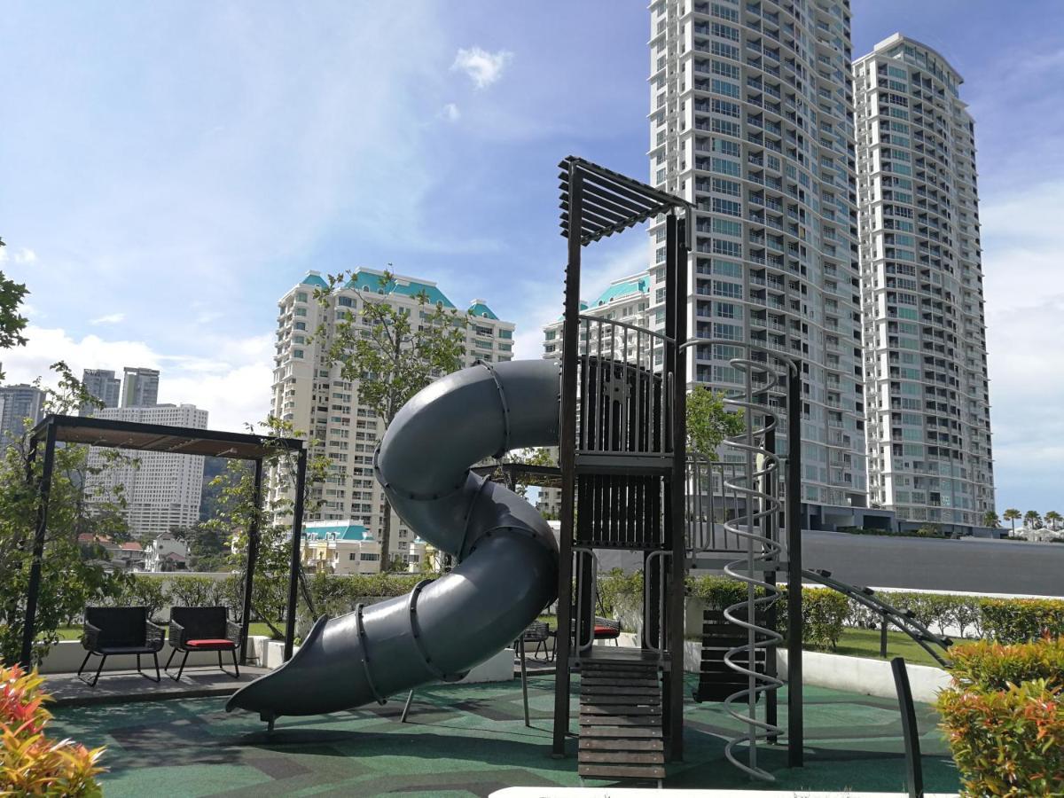 Landmark Stunning High Floor Coast View Studio #Netflix #Fast Wifi Tanjung Tokong Екстериор снимка