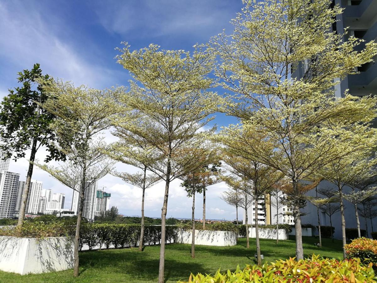 Landmark Stunning High Floor Coast View Studio #Netflix #Fast Wifi Tanjung Tokong Екстериор снимка