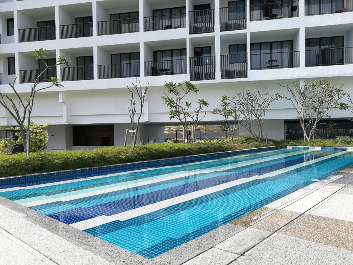 Landmark Stunning High Floor Coast View Studio #Netflix #Fast Wifi Tanjung Tokong Екстериор снимка
