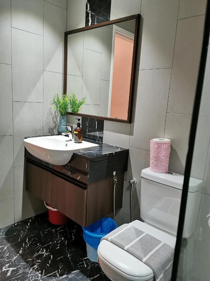 Landmark Stunning High Floor Coast View Studio #Netflix #Fast Wifi Tanjung Tokong Екстериор снимка