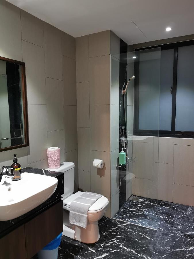 Landmark Stunning High Floor Coast View Studio #Netflix #Fast Wifi Tanjung Tokong Екстериор снимка