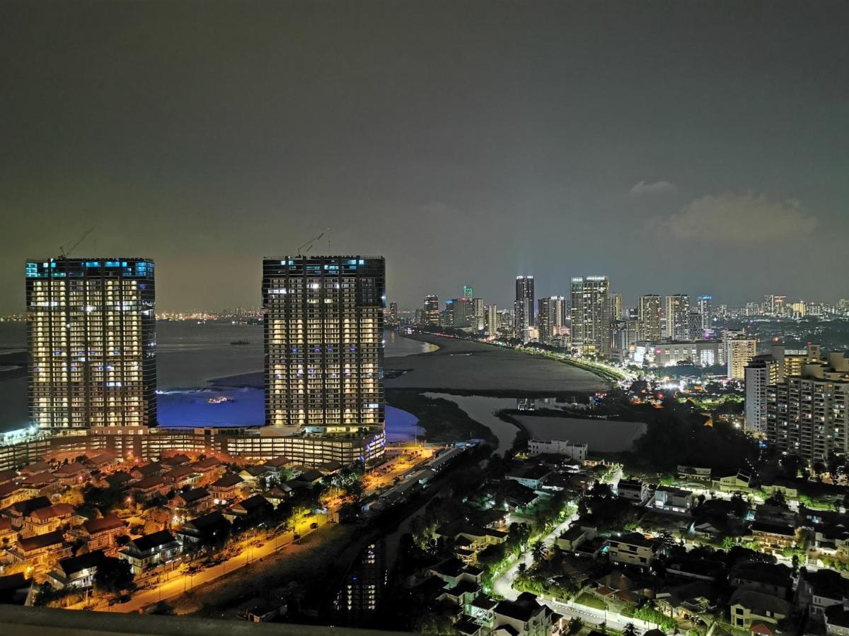 Landmark Stunning High Floor Coast View Studio #Netflix #Fast Wifi Tanjung Tokong Екстериор снимка