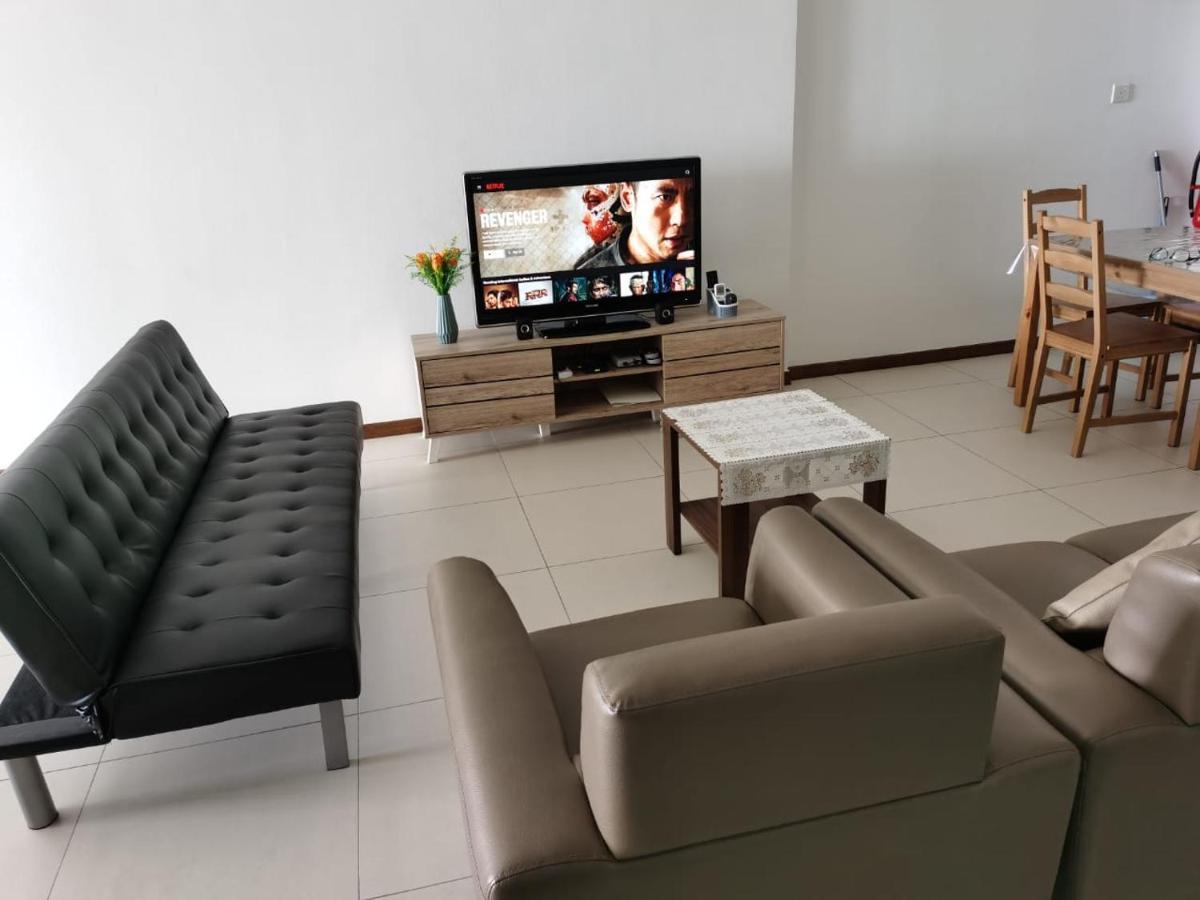 Landmark Stunning High Floor Coast View Studio #Netflix #Fast Wifi Tanjung Tokong Екстериор снимка