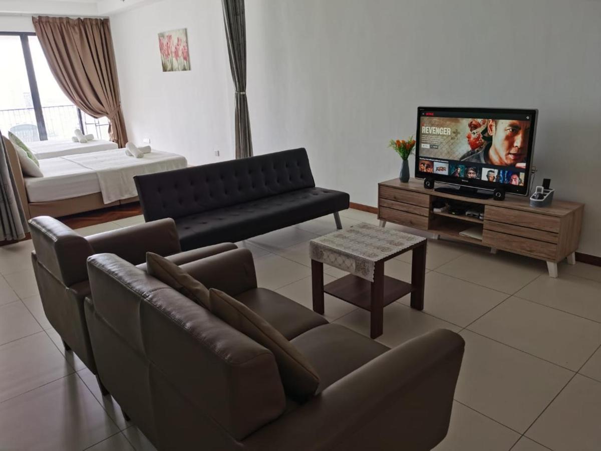 Landmark Stunning High Floor Coast View Studio #Netflix #Fast Wifi Tanjung Tokong Екстериор снимка
