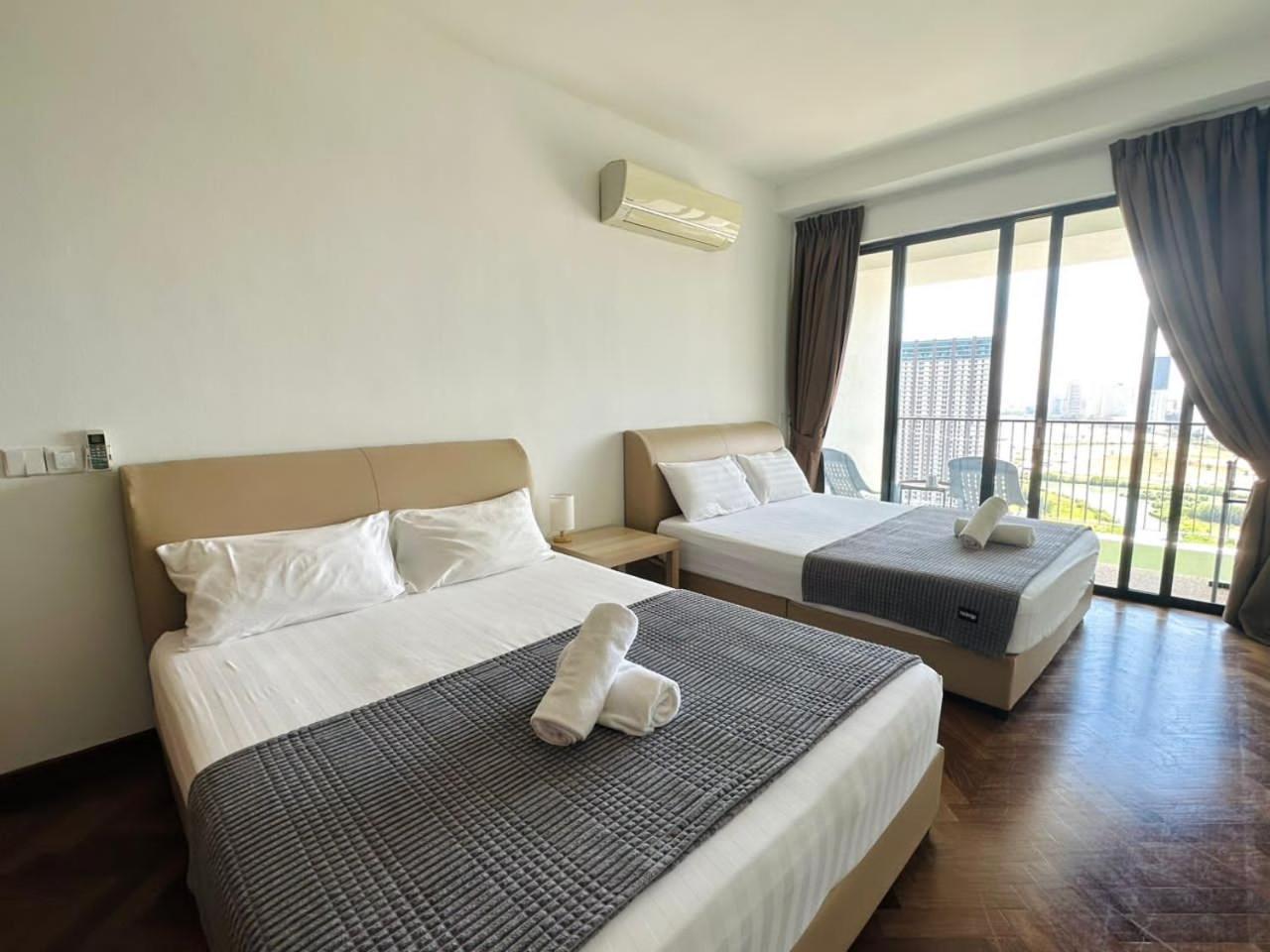 Landmark Stunning High Floor Coast View Studio #Netflix #Fast Wifi Tanjung Tokong Екстериор снимка