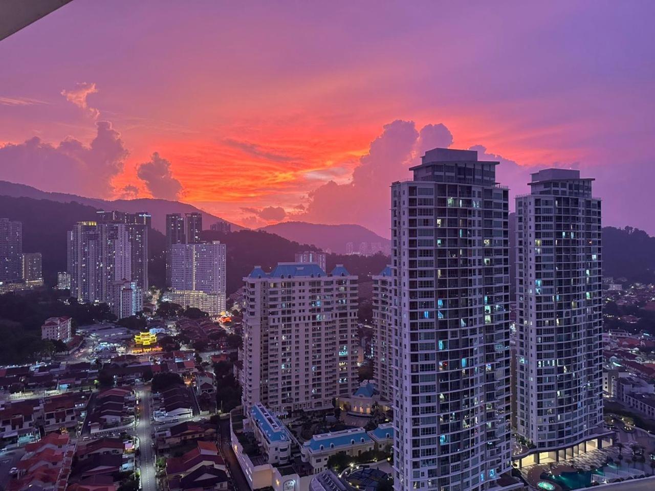 Landmark Stunning High Floor Coast View Studio #Netflix #Fast Wifi Tanjung Tokong Екстериор снимка